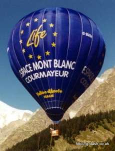 G-BWRM hot air balloon. Photograph by Slowfly.it