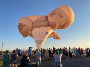 G-CMCH hot air balloon, added to the archive 27 August 2026. Photograph by Kevin Boon