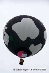 G-MCOW hot air balloon, added to the archive 27 August 2026. Photograph by Christoff Deyaert